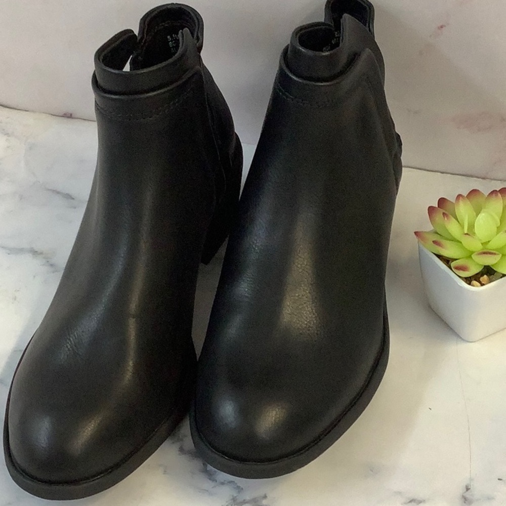 NWT BOC Black Ankle Boots Size 5.5
